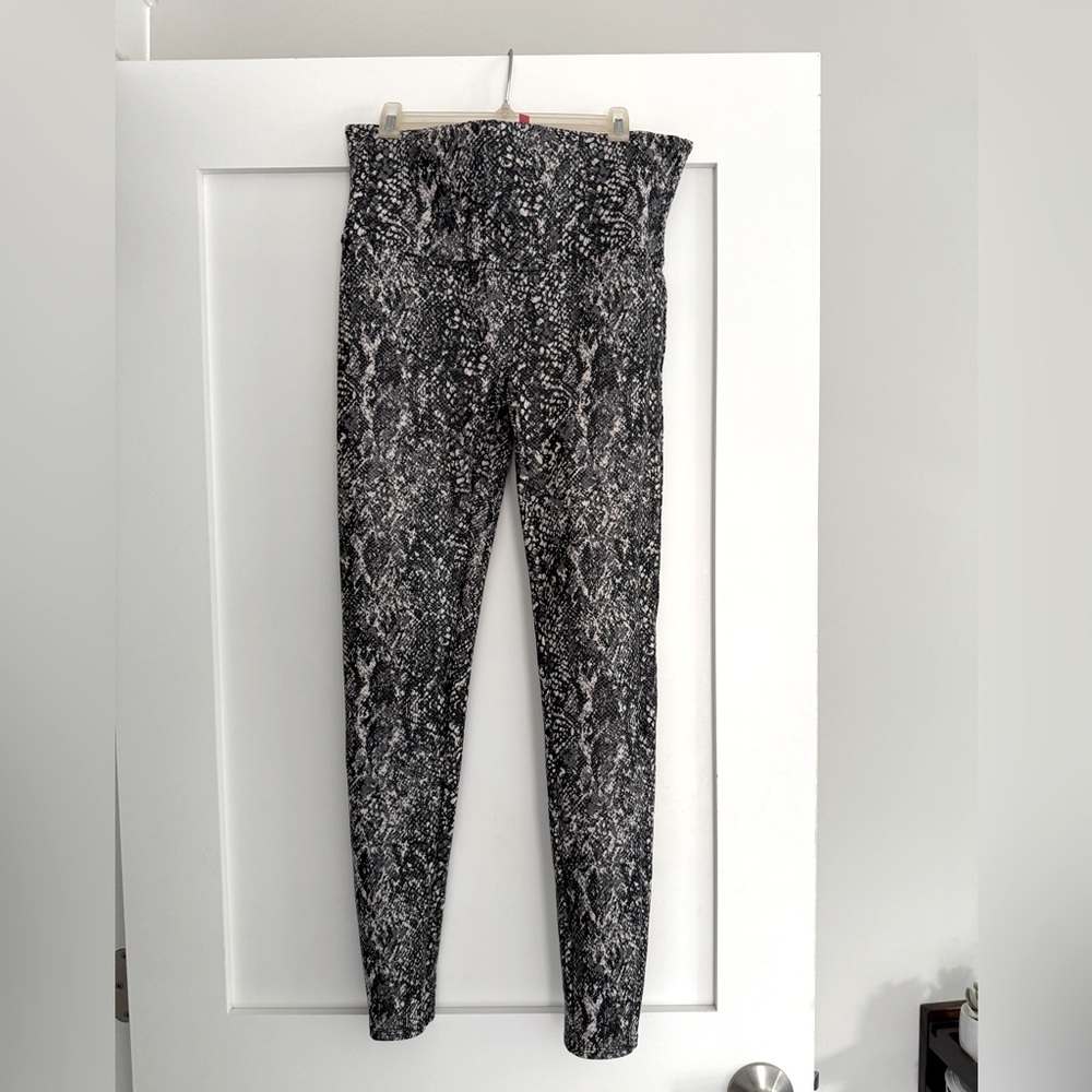 SPANX Black and White Snake Skin Patterned Leggings